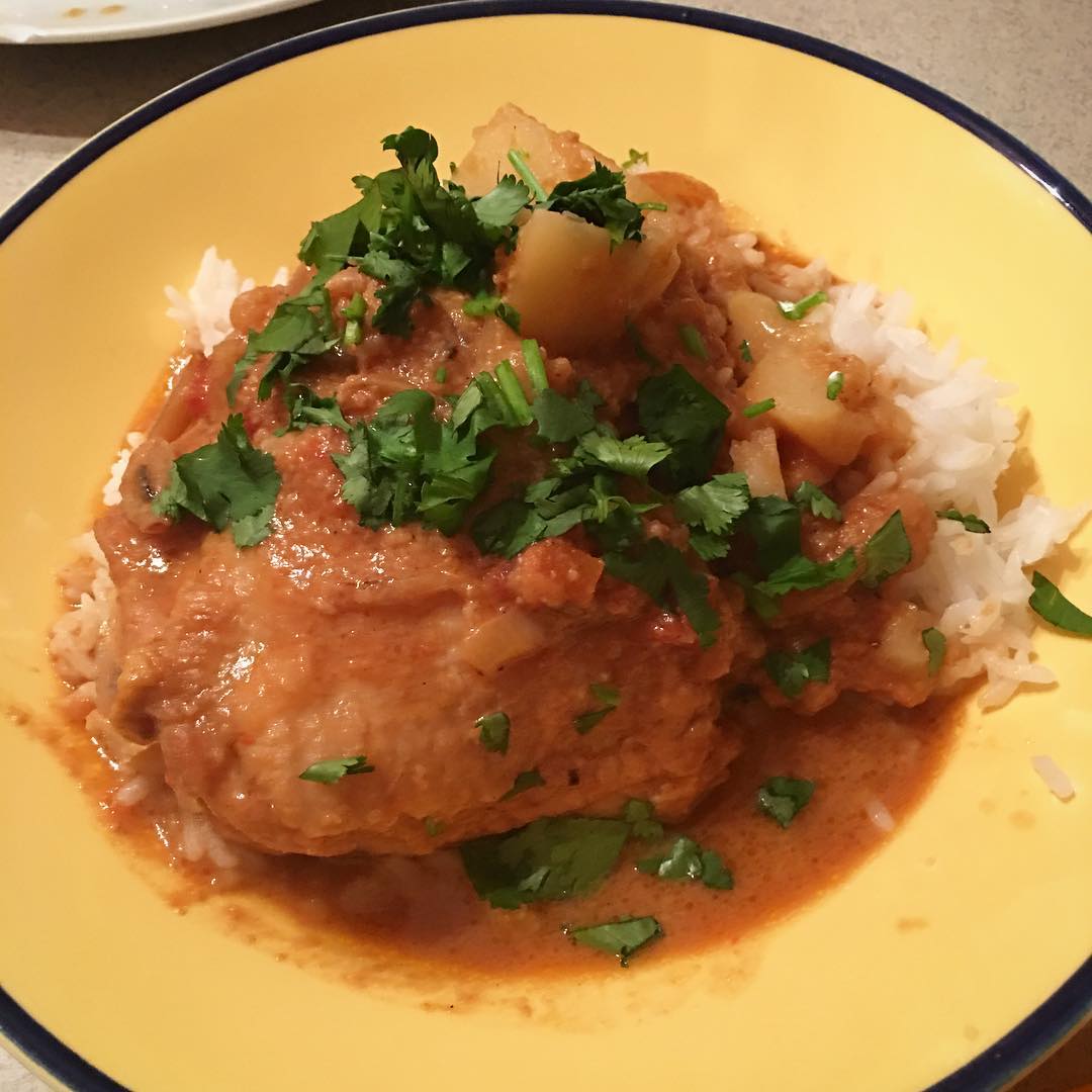 My first attempt at West African style chicken peanut stew? It feels thai to me 😅 but turned out yummy. And it smells good! Lots of ginger with peanut butter and tomatoes. #simplyrecipes